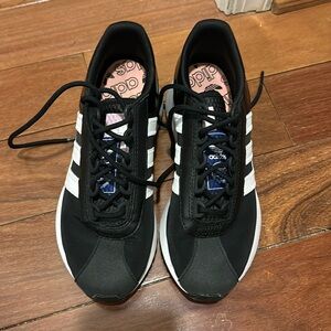 Adidas Sneakers Size 6